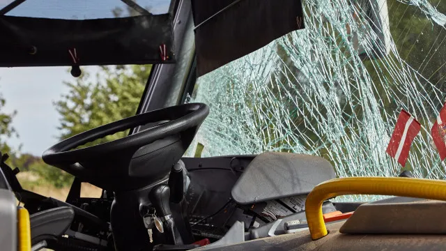 Acidente entre caminhão e carros provoca cinco mortes e nove feridos no RJ