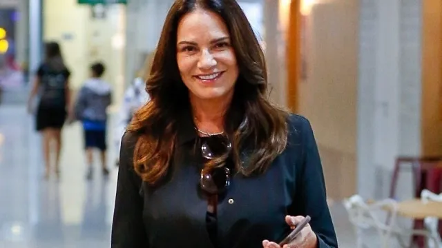 Luiza Brunet defende filha Yasmin após vazamento de mensagens com ex-banqueiro