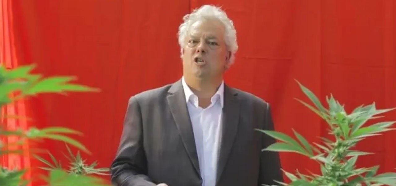 André Barros propõe ensino de direito constitucional e legalização da maconha no Rio