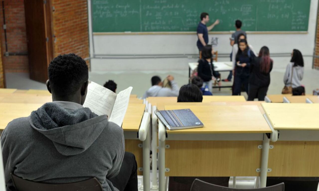 CNE defende nova política nacional para a formação de professores no Brasil