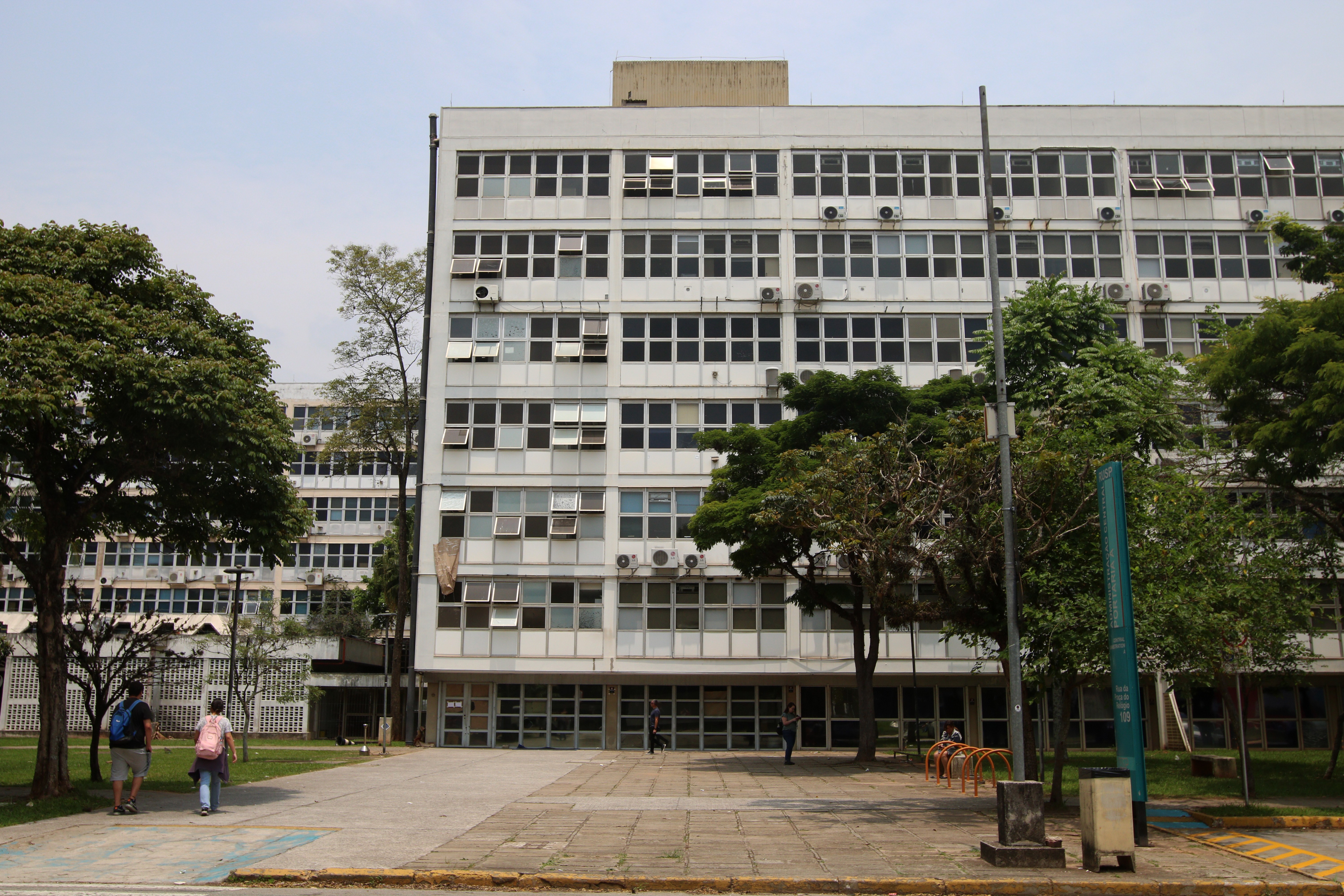 Centros acadêmicos da USP vão à Justiça contra corte de bolsas da Fapesp