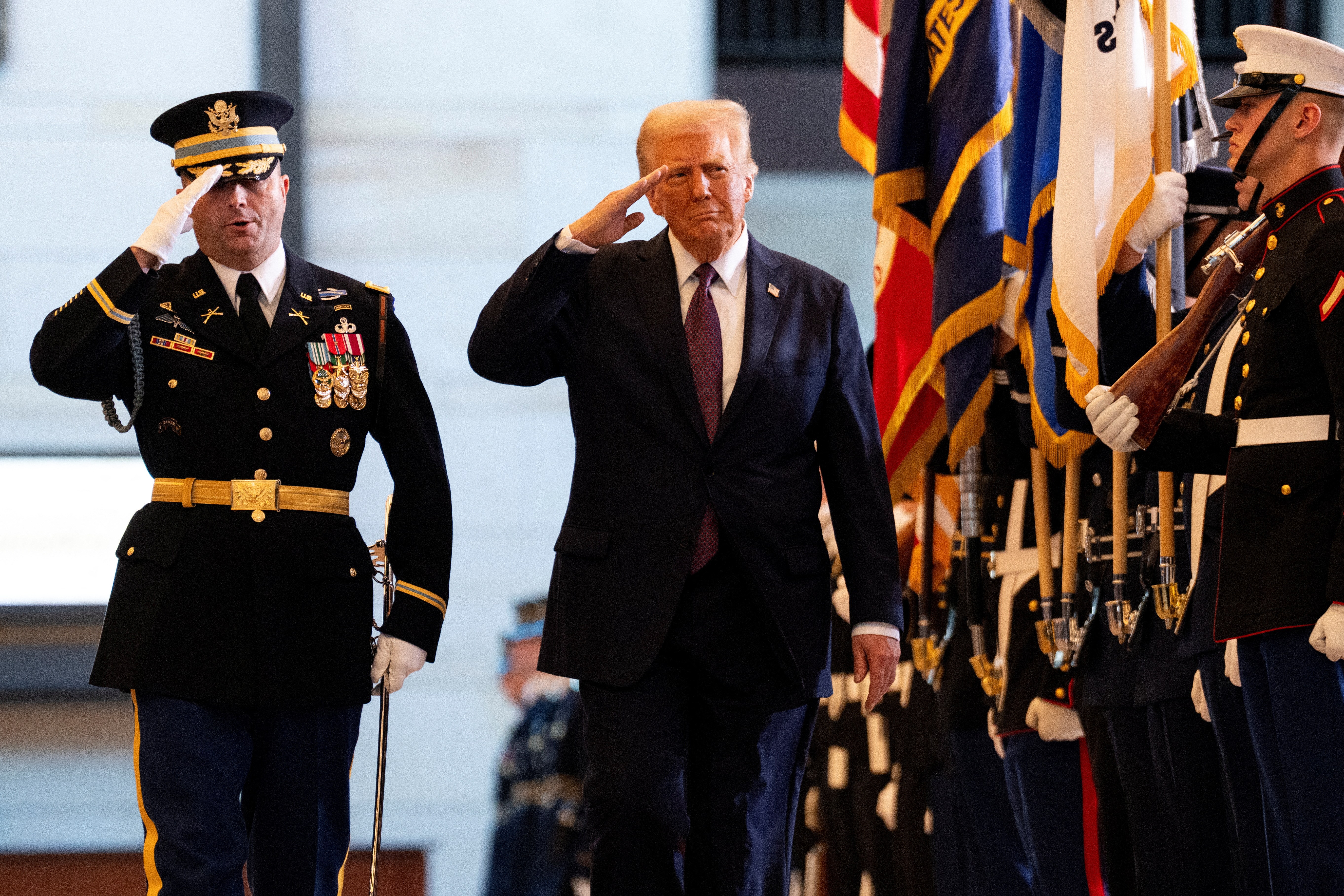 Empresa ligada a militares dos EUA procura professor de português para período das eleições de 2026