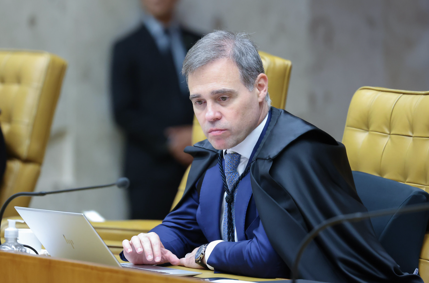 Ministro André Mendonça enfrenta mais críticas que apoio nas redes sociais