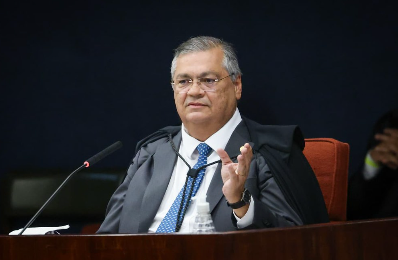 Dino anula afastamento de diretores da PF e restabelece inteligência policial