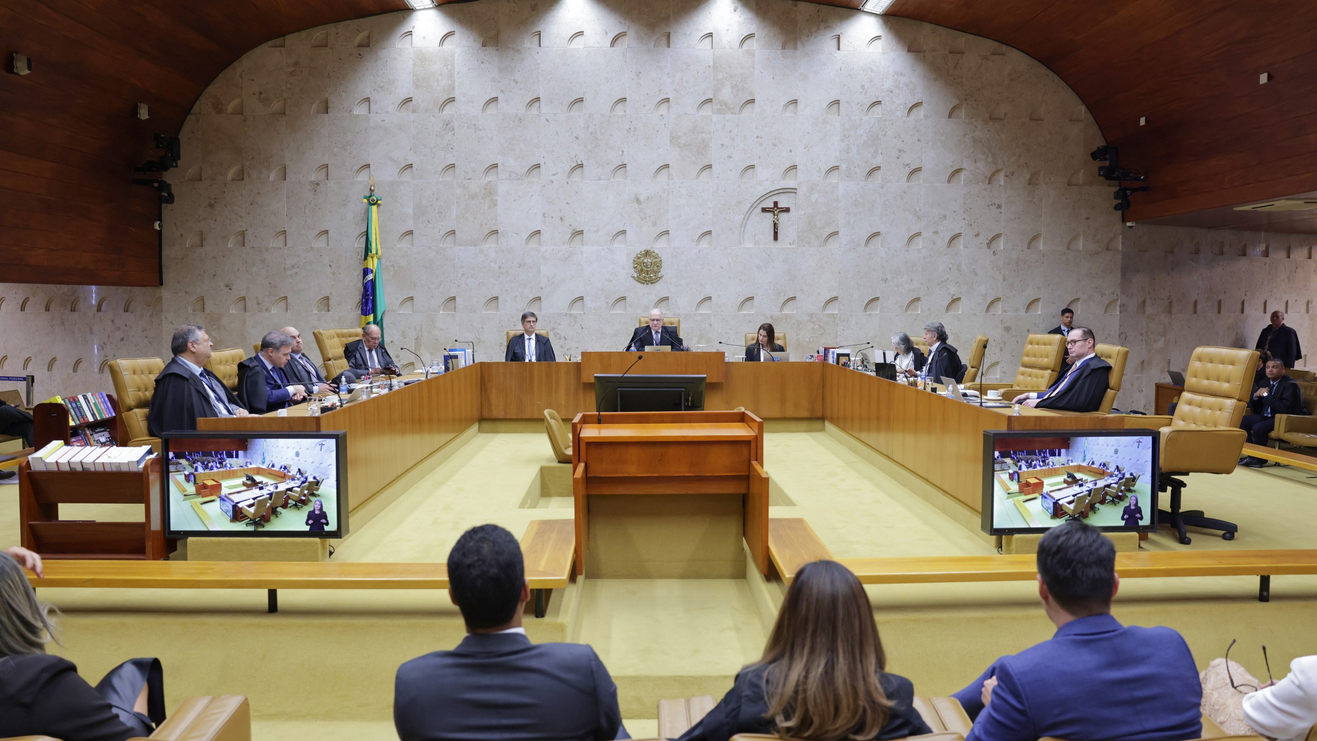 STF cancela sessão em meio a impasse sobre comando da Polícia Federal