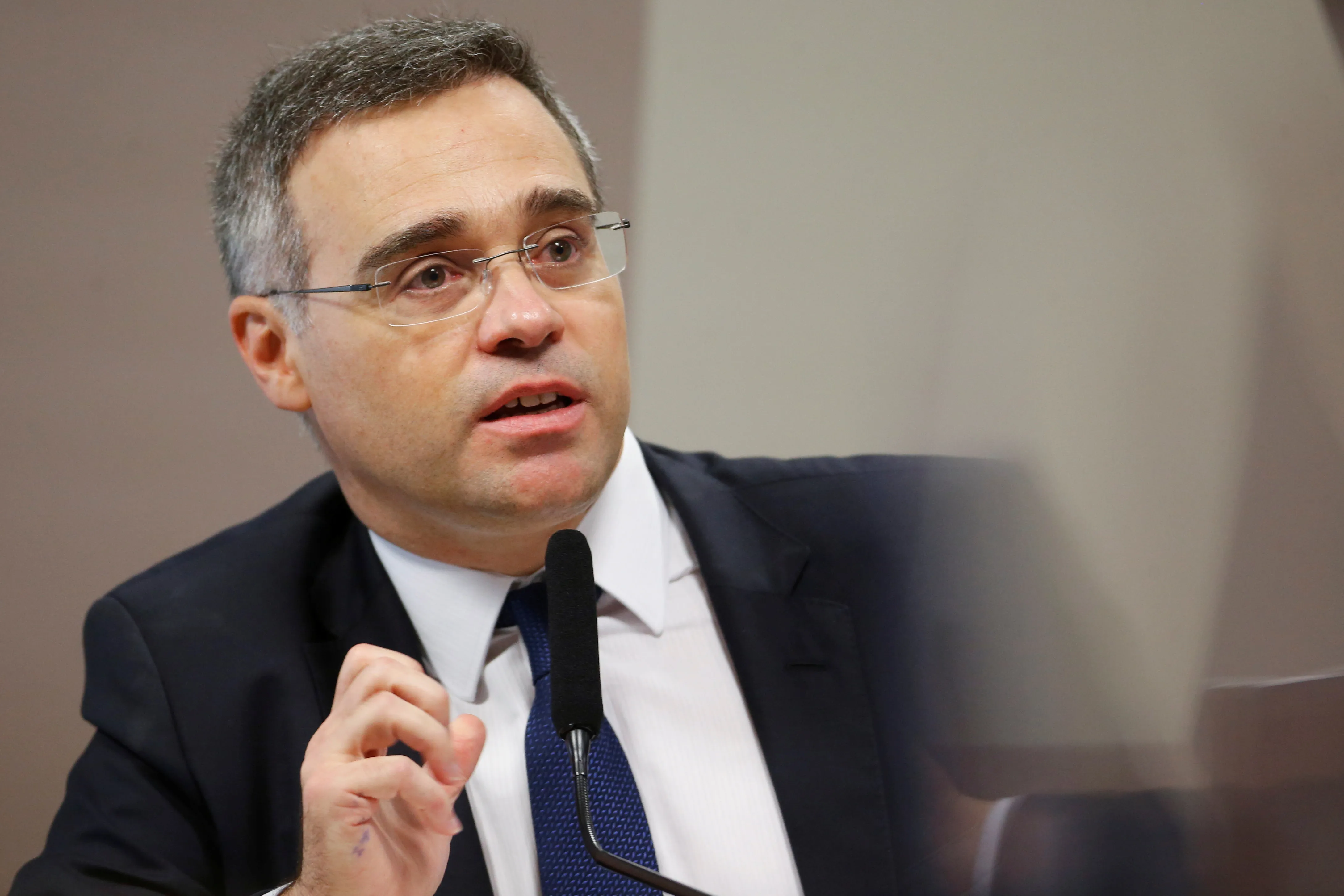 André Mendonça participa de culto em igreja e repercute nas redes