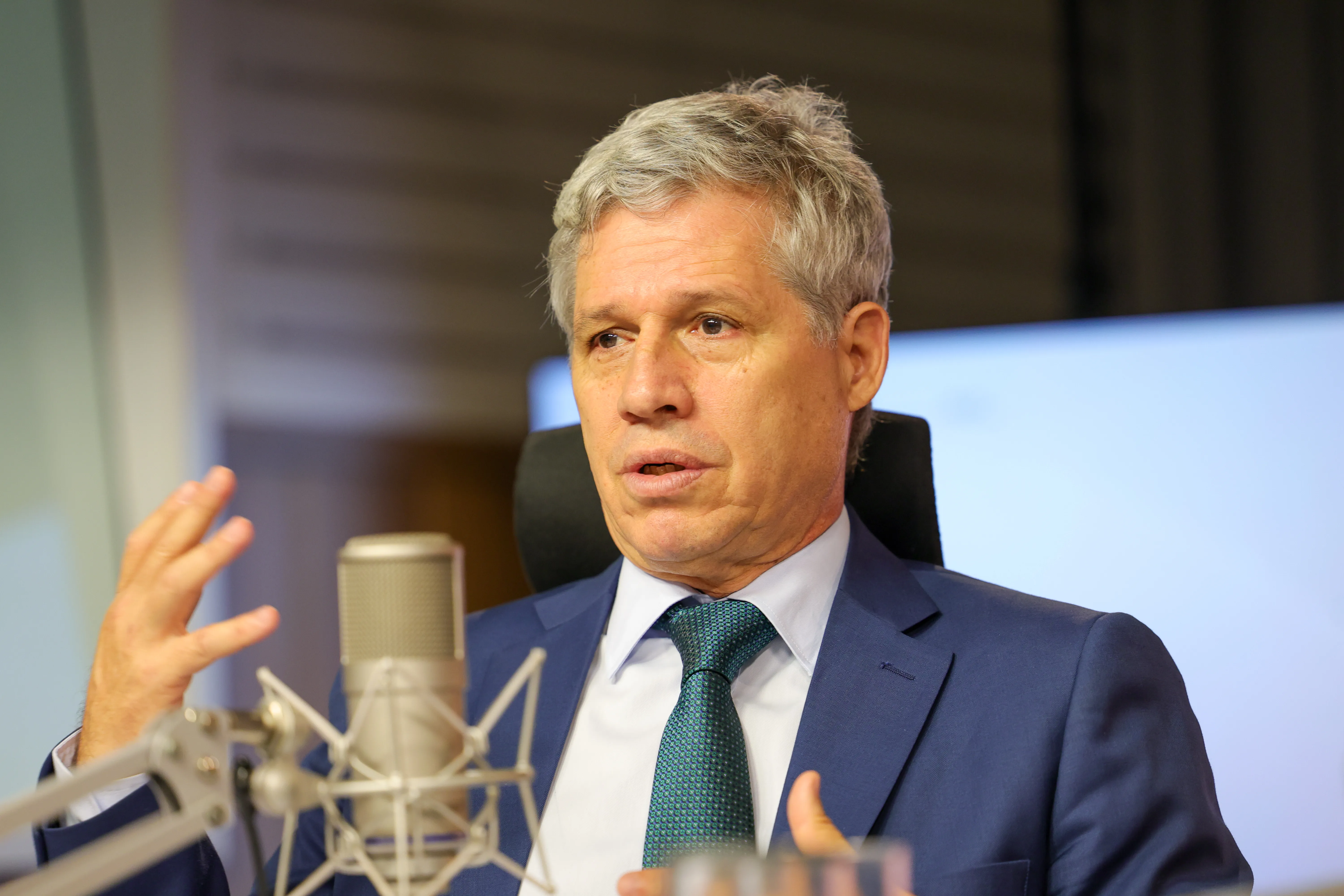 Deputado solicita investigação de Tarcísio de Freitas no caso Dark Horse