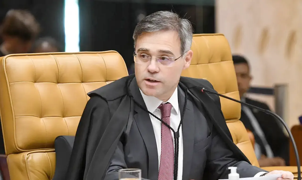 Afastamento de diretor da PF por ministro do STF gera controvérsia