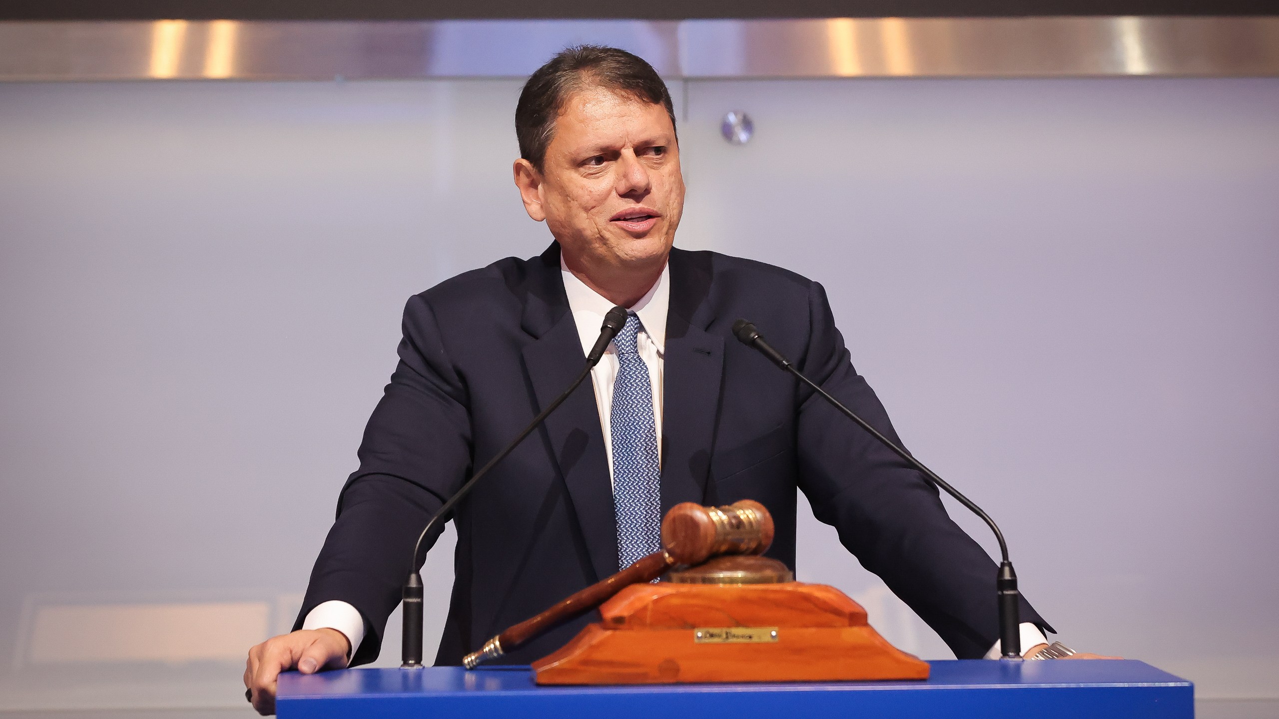 Programas educacionais de Tarcísio em SP atingem pequena parcela de estudantes