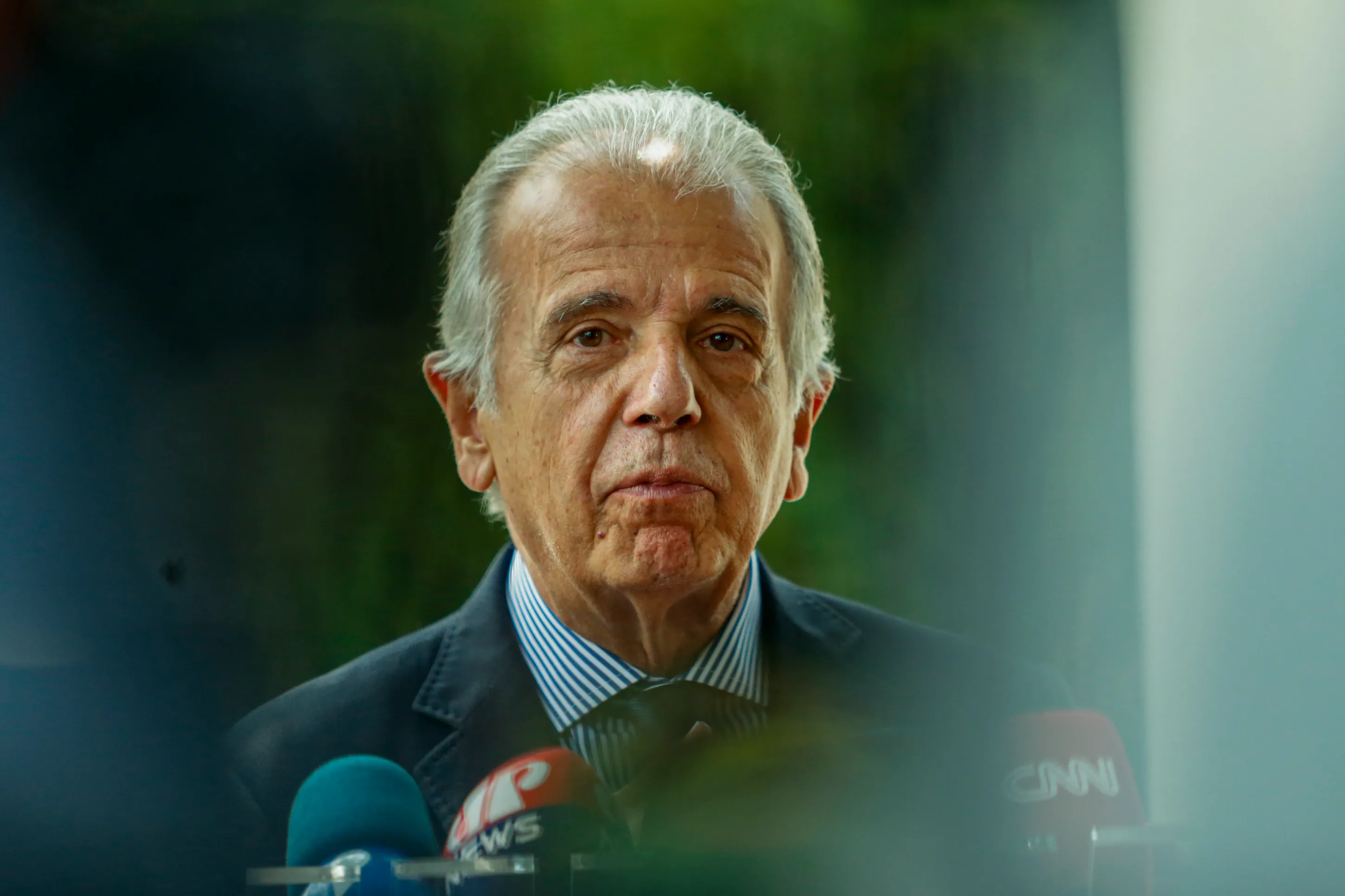 Ministro da Defesa tem celular clonado em golpe que pede dinheiro para falso evento