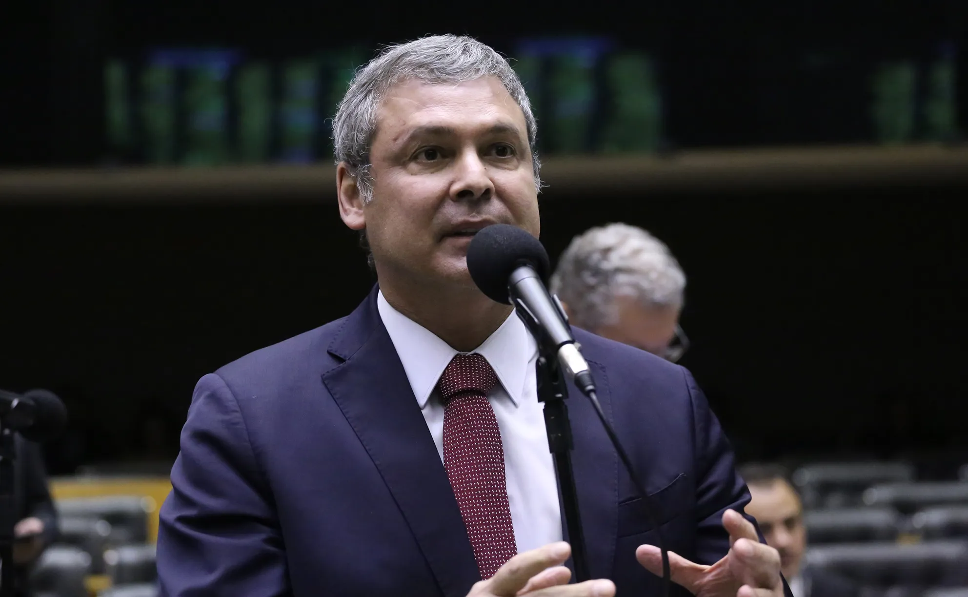 PF investiga desvio de verbas em filme de Bolsonaro; Operação Make Up cumpre 49 mandados
