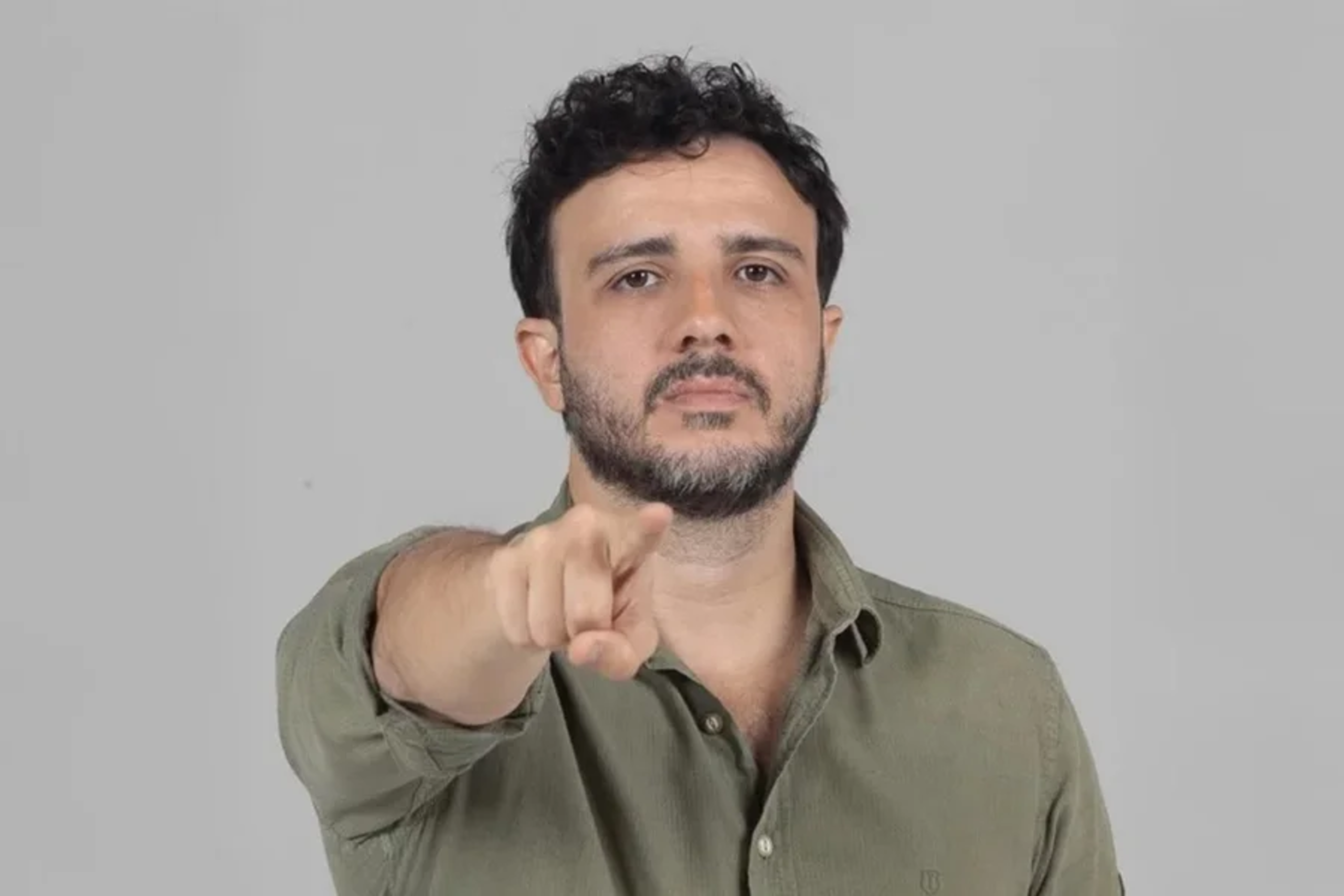 TSE restringe campanha digital de Renan Santos por omissão estratégica de contas