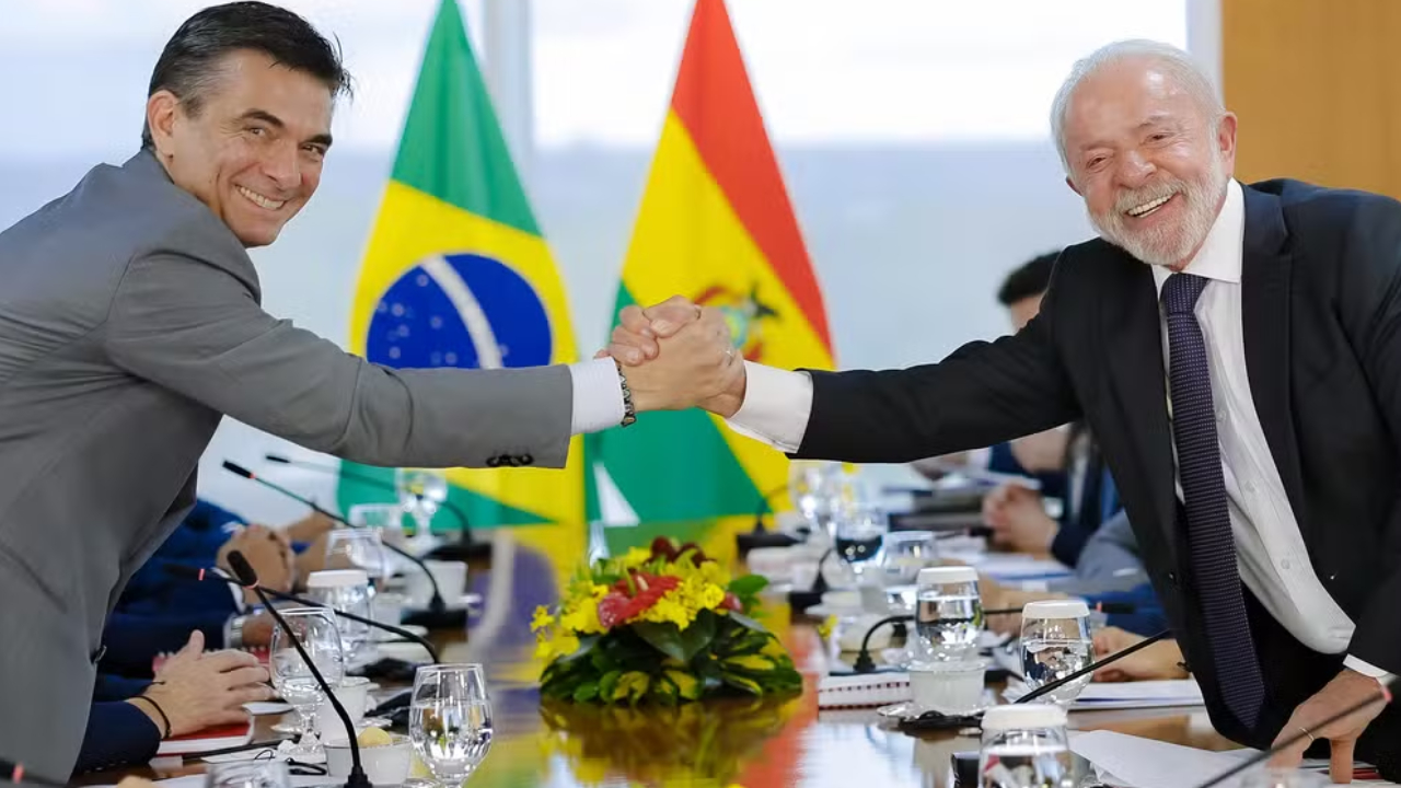 Presidente da Bolívia parabeniza Lula pela reeleição