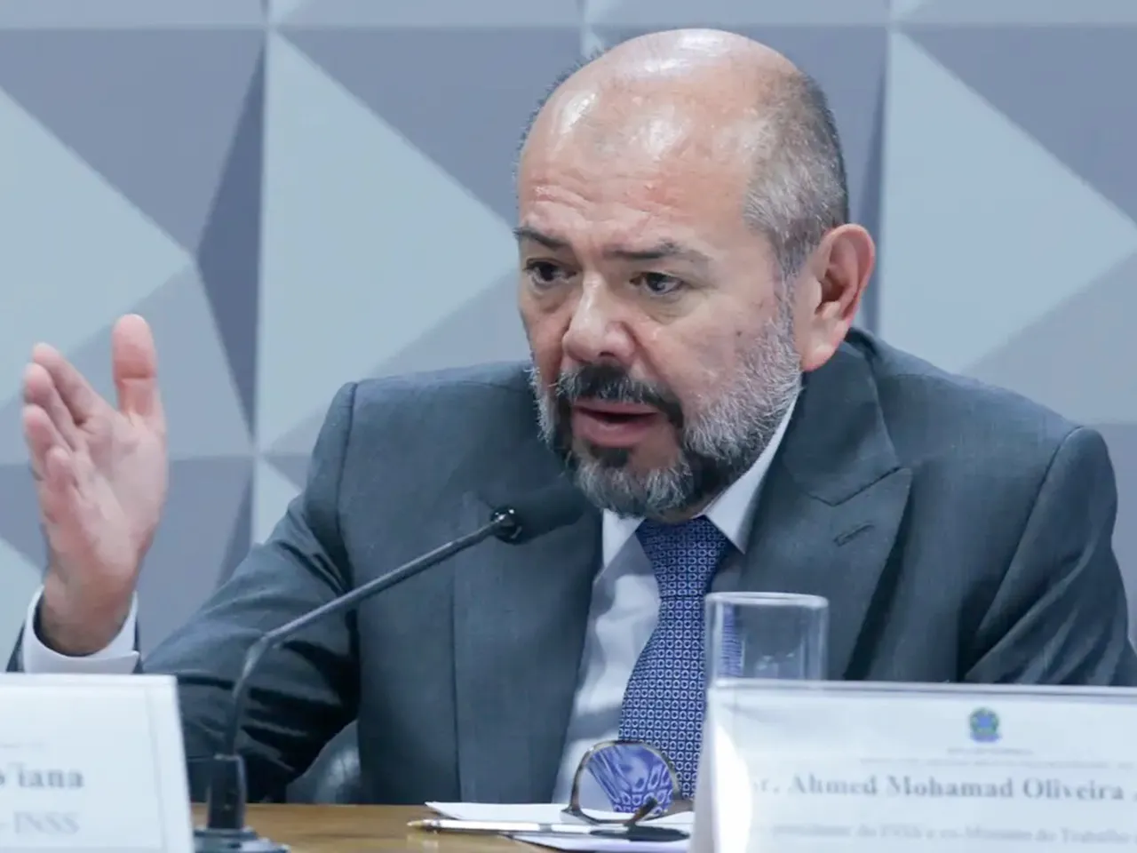 Ministro do STF retira tornozeleira eletrônica de ex-ministro de Bolsonaro investigado por fraude no INSS