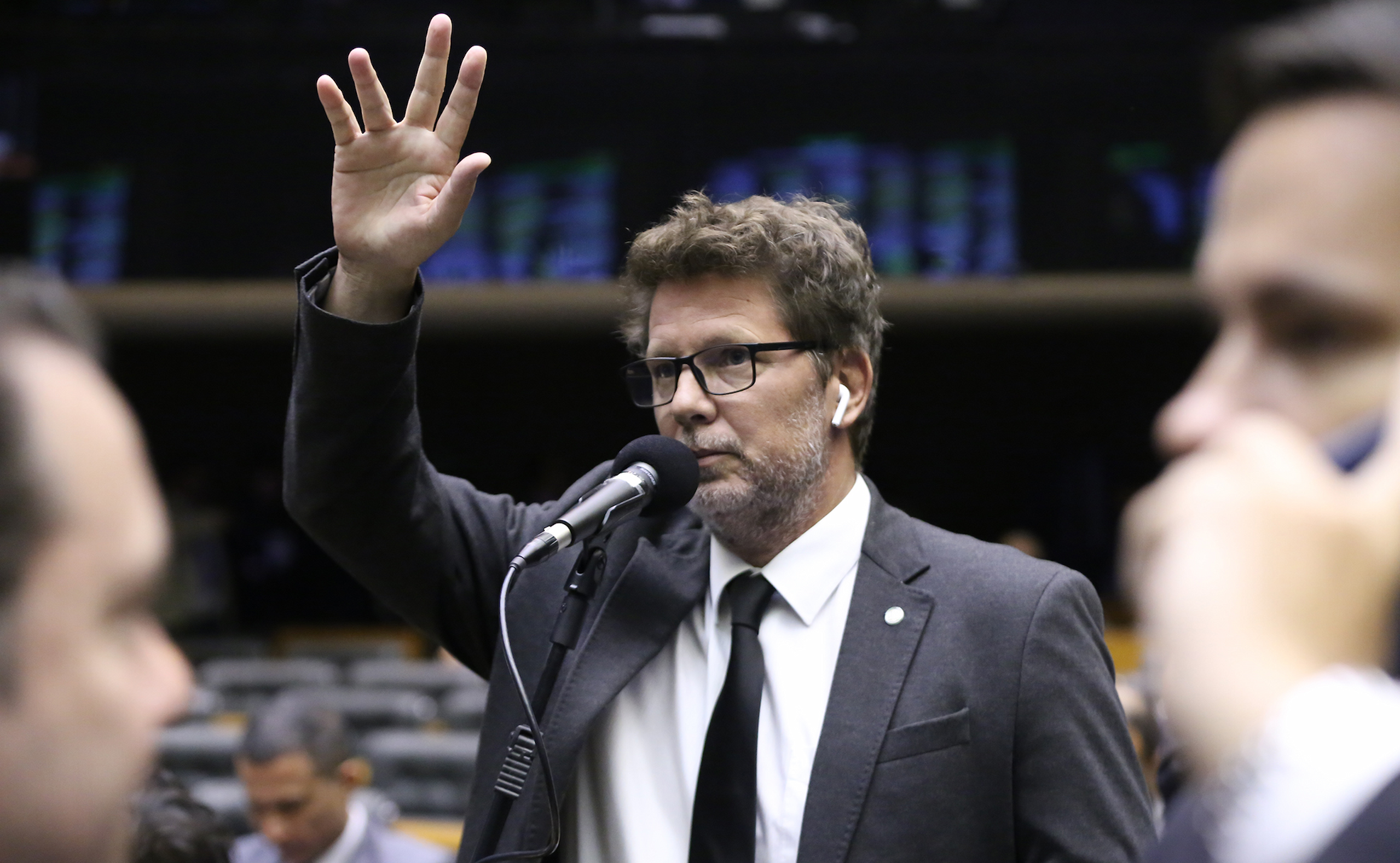 Mário Frias critica operação da PF e a chama de "cortina de fumaça"