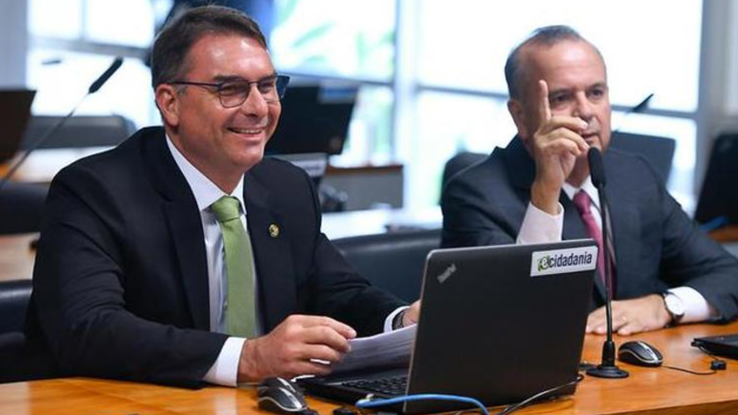 Flávio Bolsonaro não sabia de investigação no caso Dark Horse, afirma Rogério Marinho