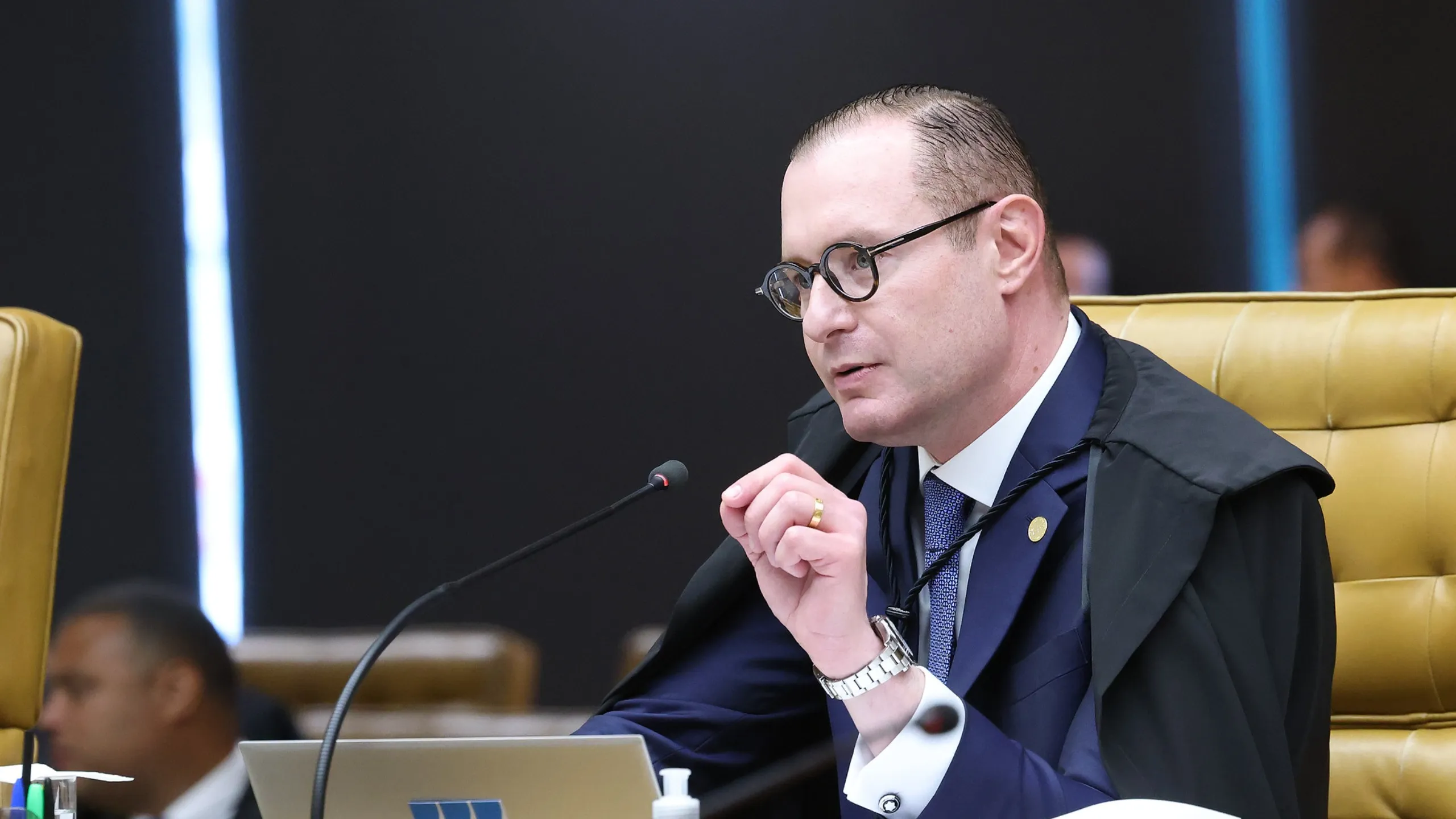 ministro zanin solicita parecer da anatel sobre internet móvel nas eleições