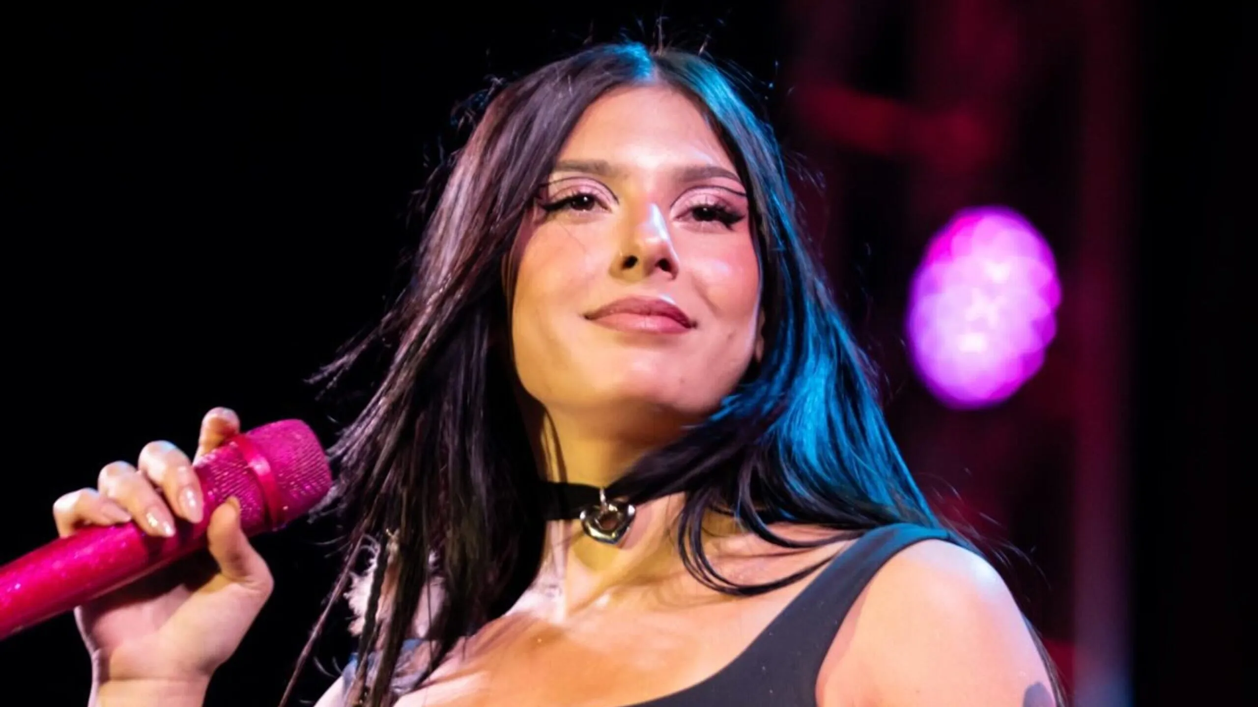 Ana Castela é criticada por adaptar letra do 'Rap da Felicidade' ao universo agro