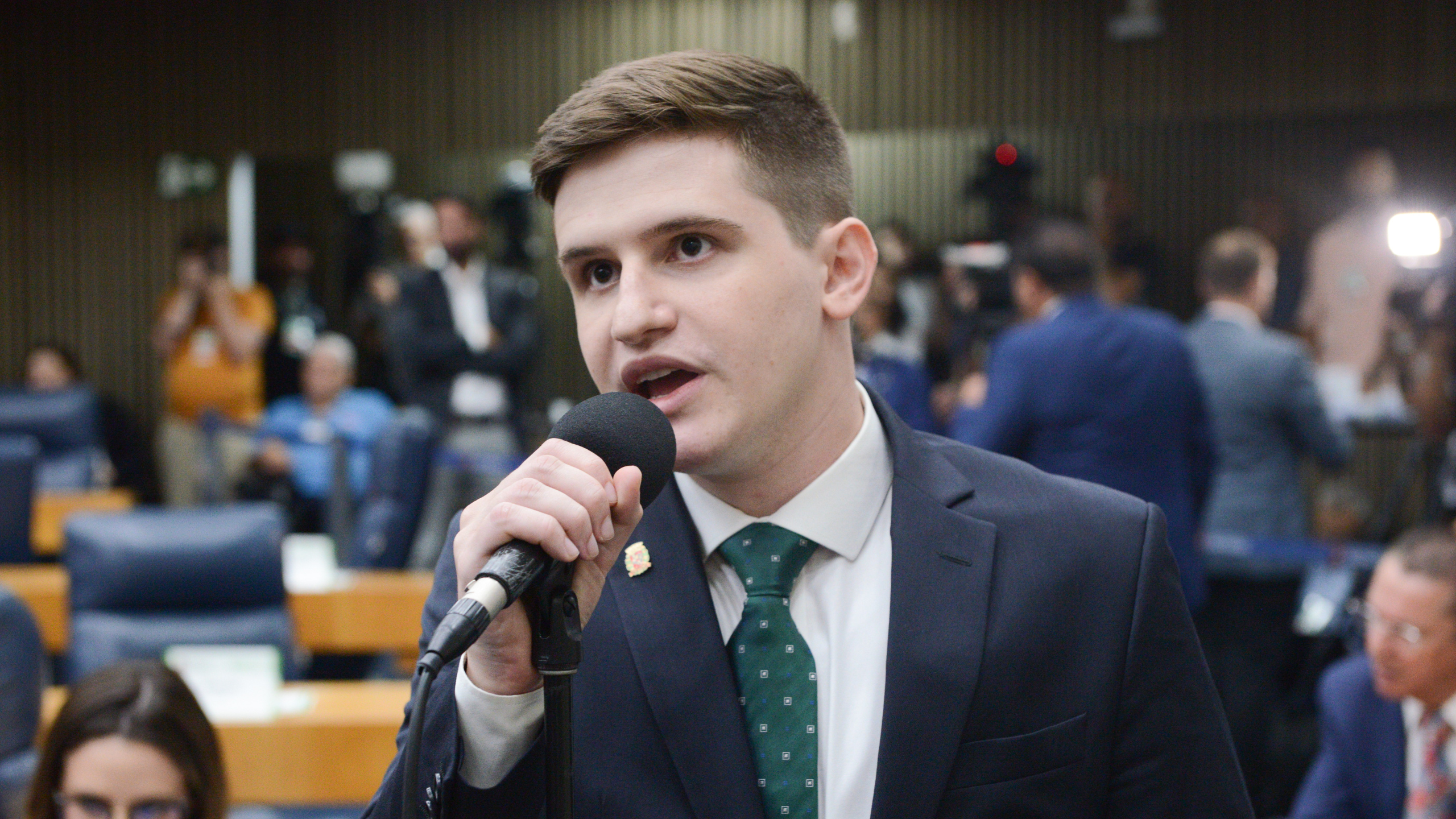 Vereador relator da CPI dos Pancadões usa funk em jingle de campanha
