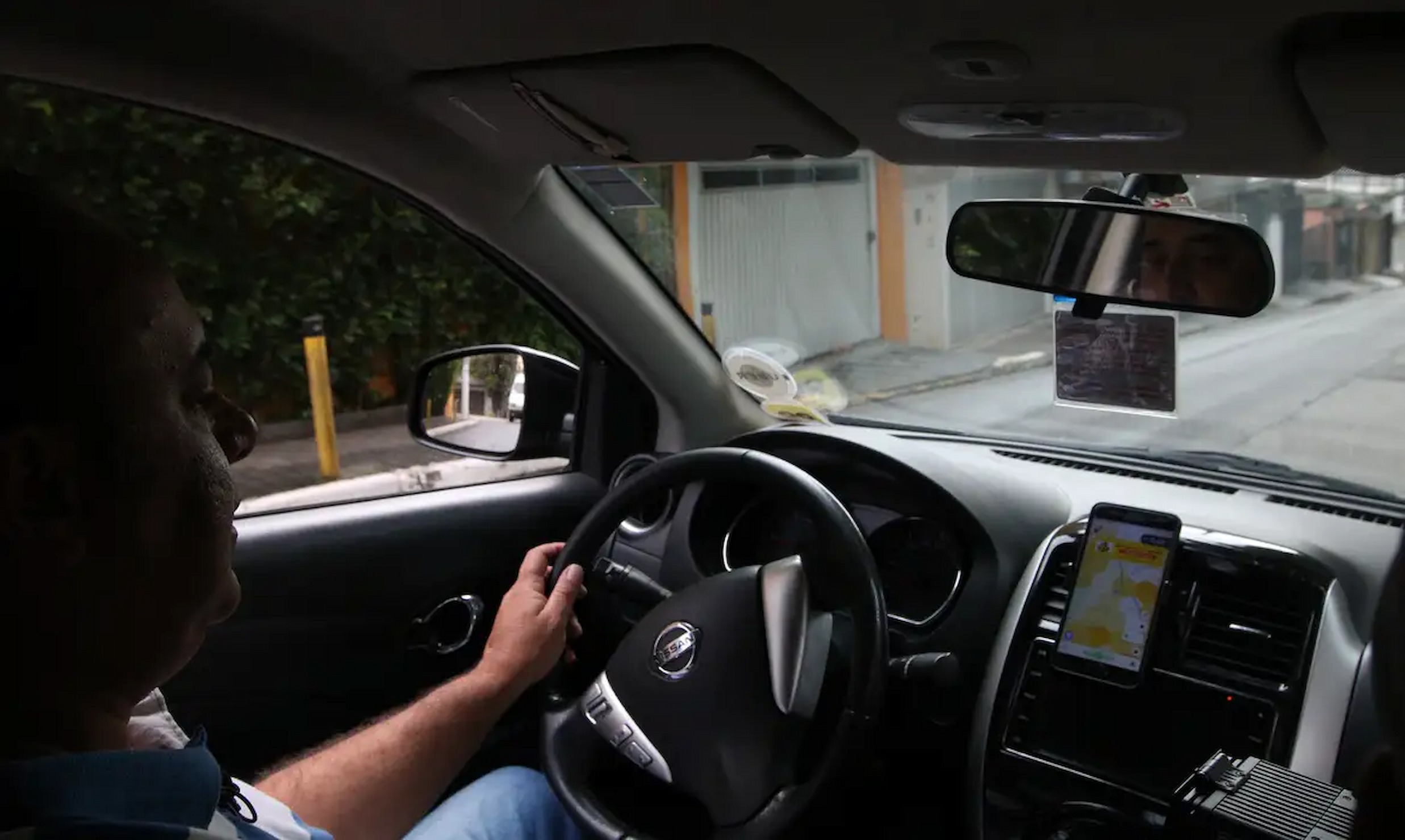 Câmara aprova crédito de R$ 30 bilhões para motoristas de aplicativo e taxistas