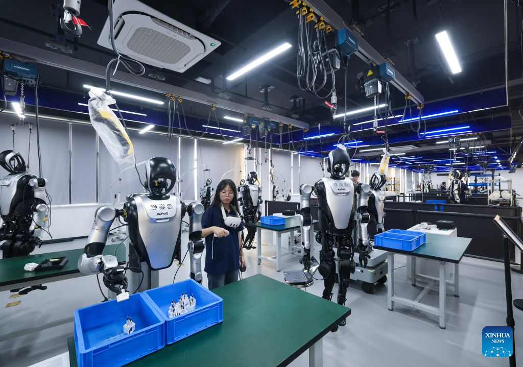 Centro de treinamento de robôs humanoides em Cixi, Zhejiang, é destaque em fotos