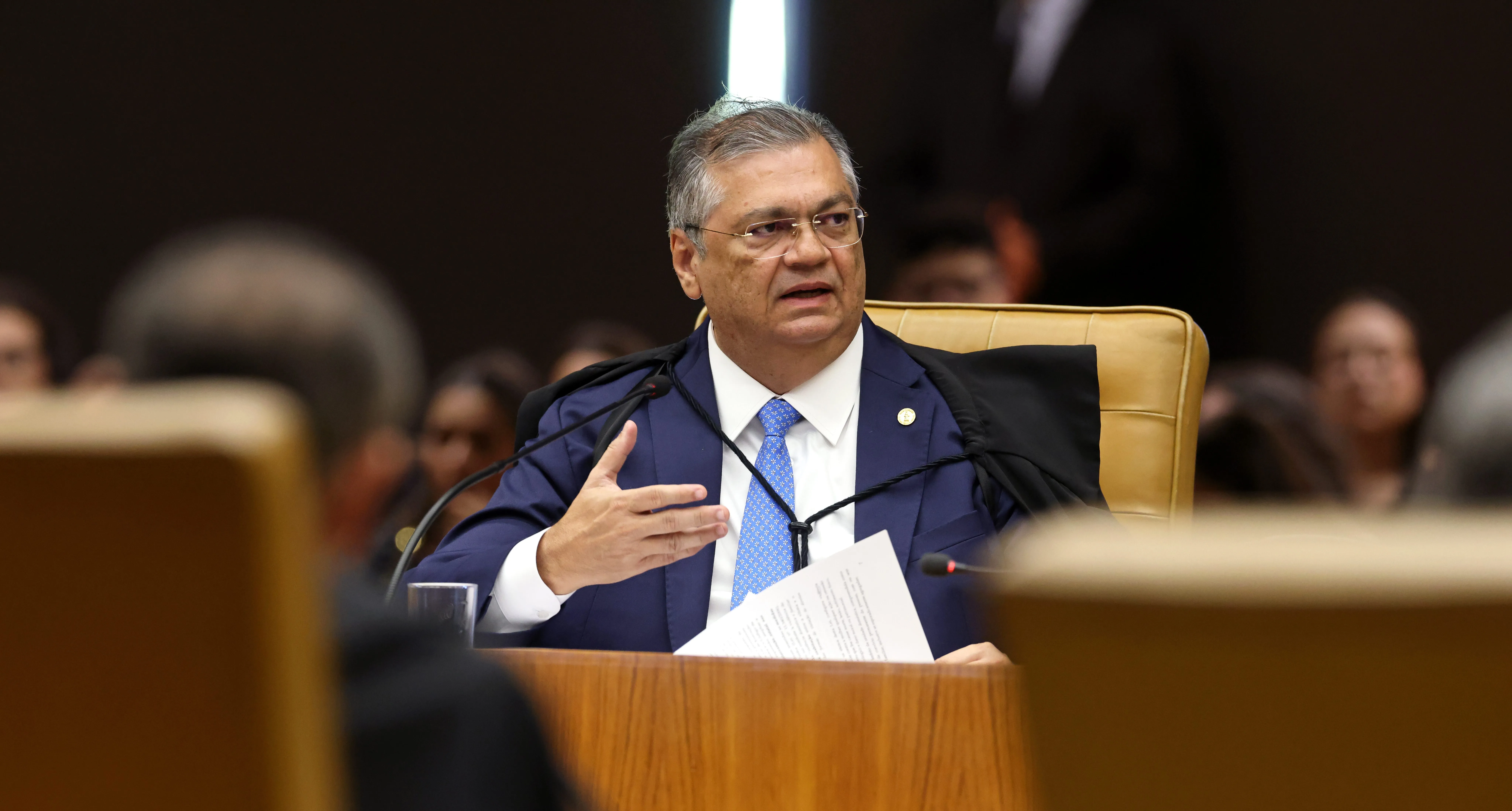 Flávio Dino suspende contratos públicos de entidades ligadas ao filme 'Dark Horse'