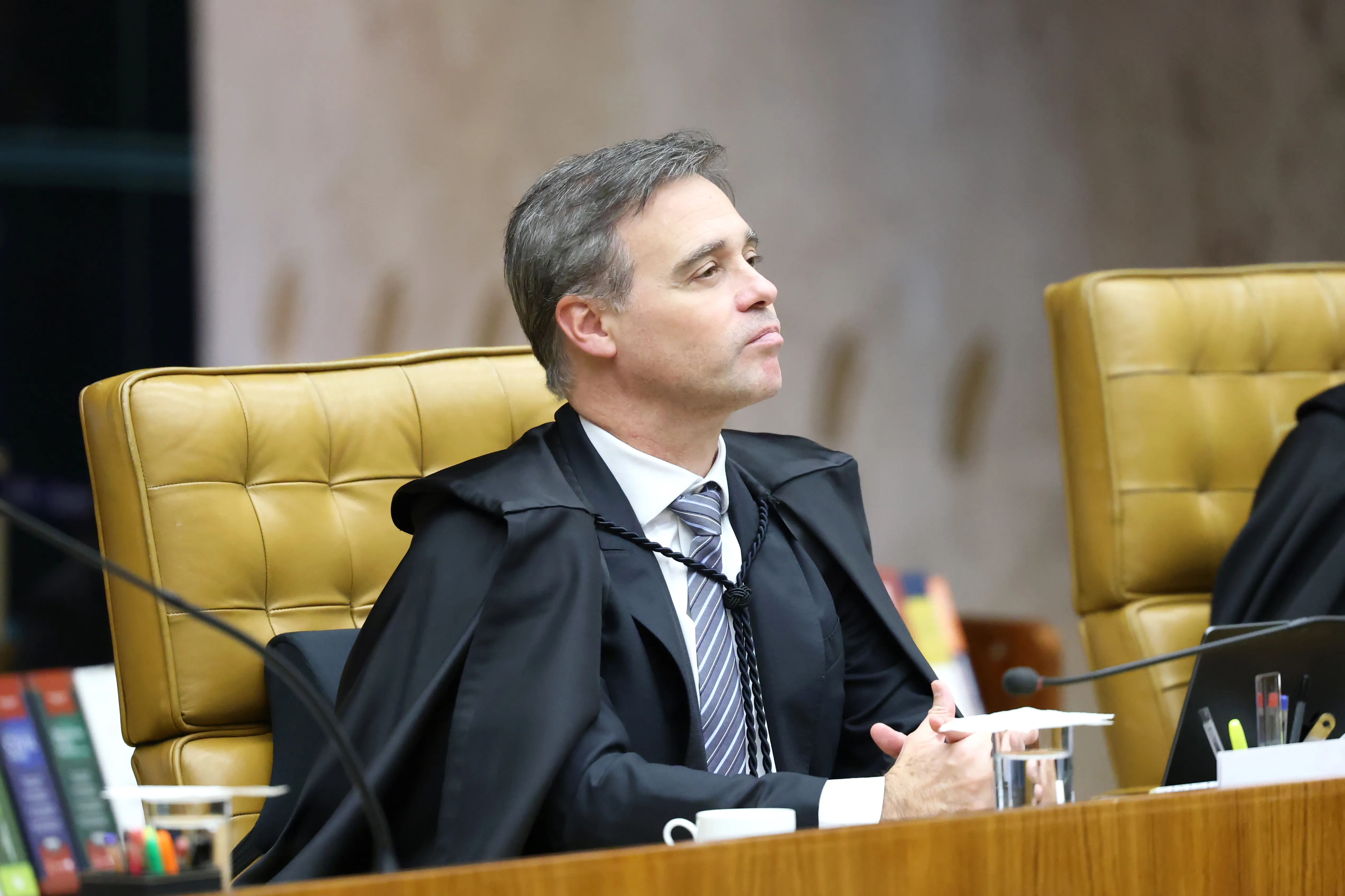 Instituto de André Mendonça fechou contratos milionários e sem licitação com órgãos públicos