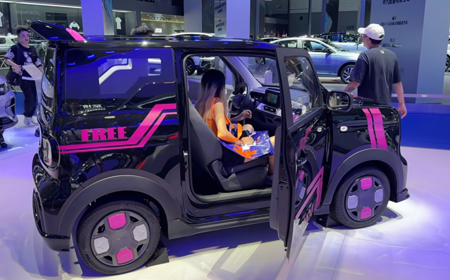 Geely lança Panda Mini Karting Edition com bateria aprimorada e autonomia de 210 km