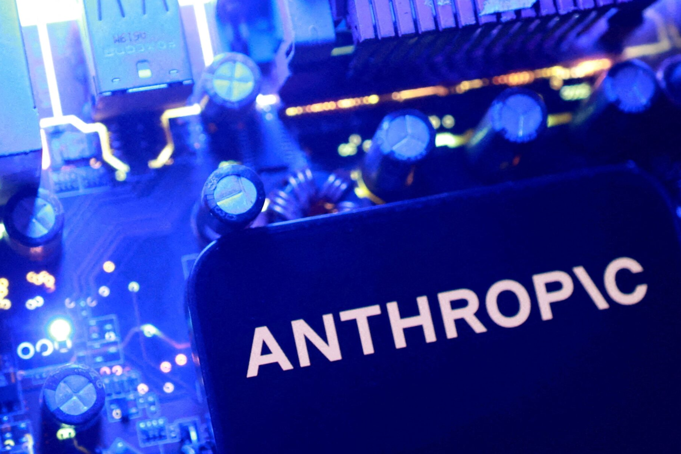 Anthropic cria laboratório de biologia para que IA Claude comande experimentos com robôs
