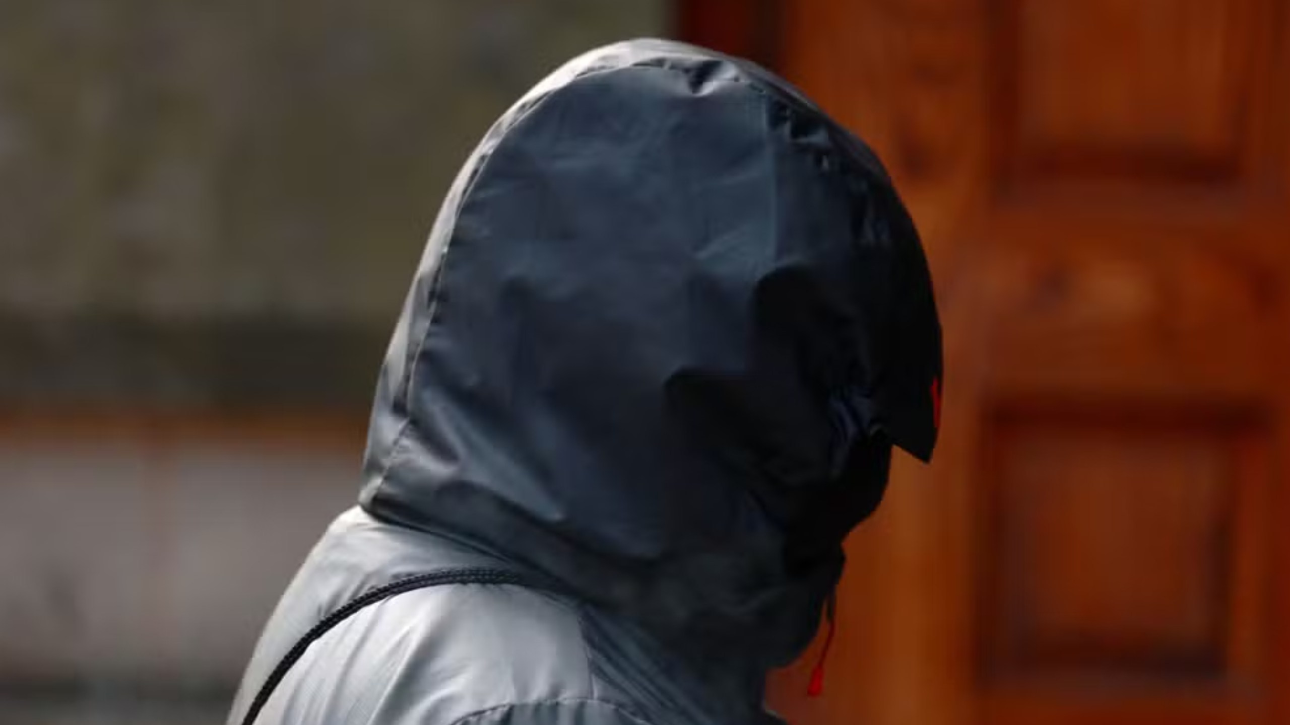 Britânico confessa drogar e estuprar esposa por 21 anos em casa