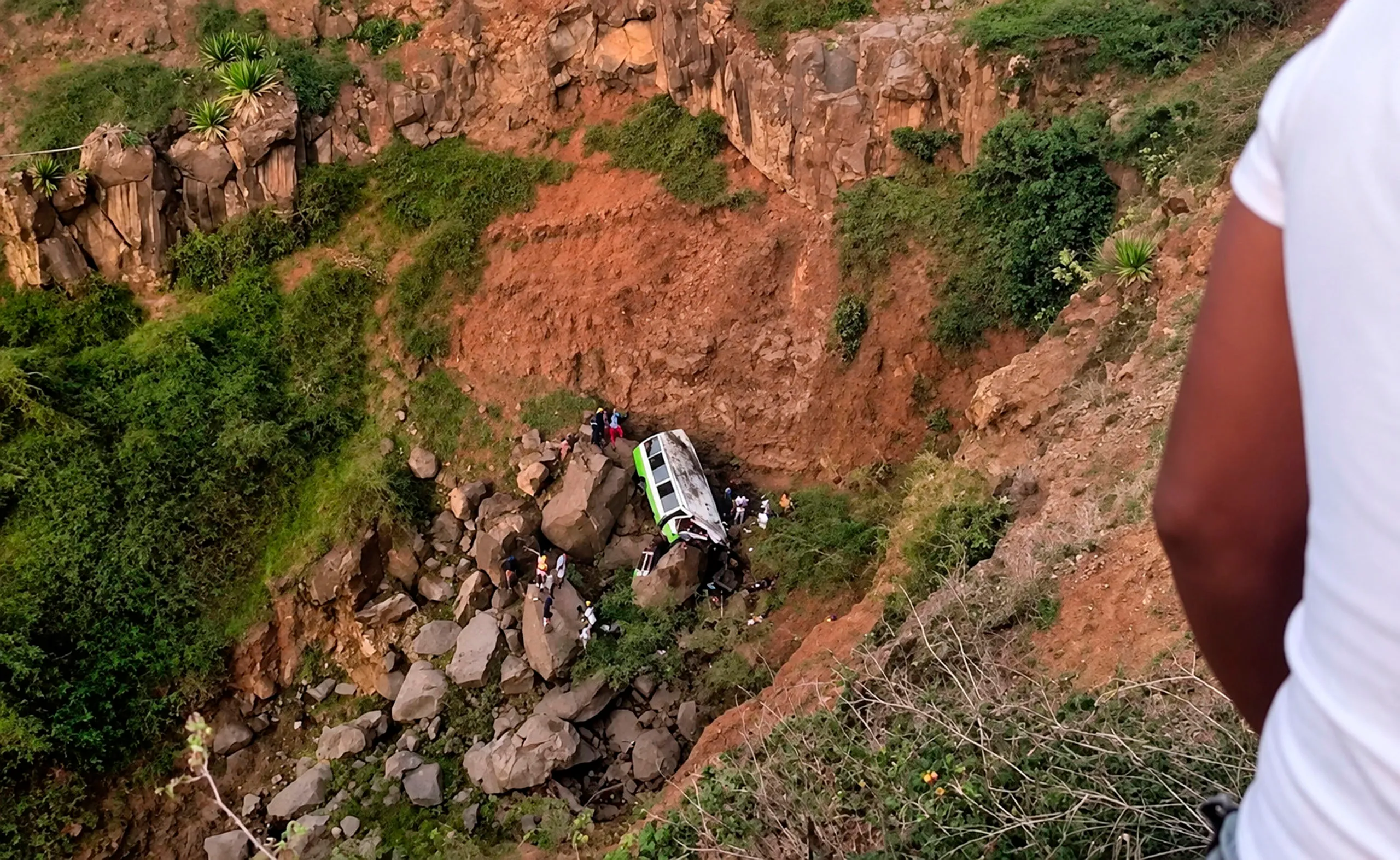 Acidente com ônibus escolar em Cabo Verde deixa 25 mortos