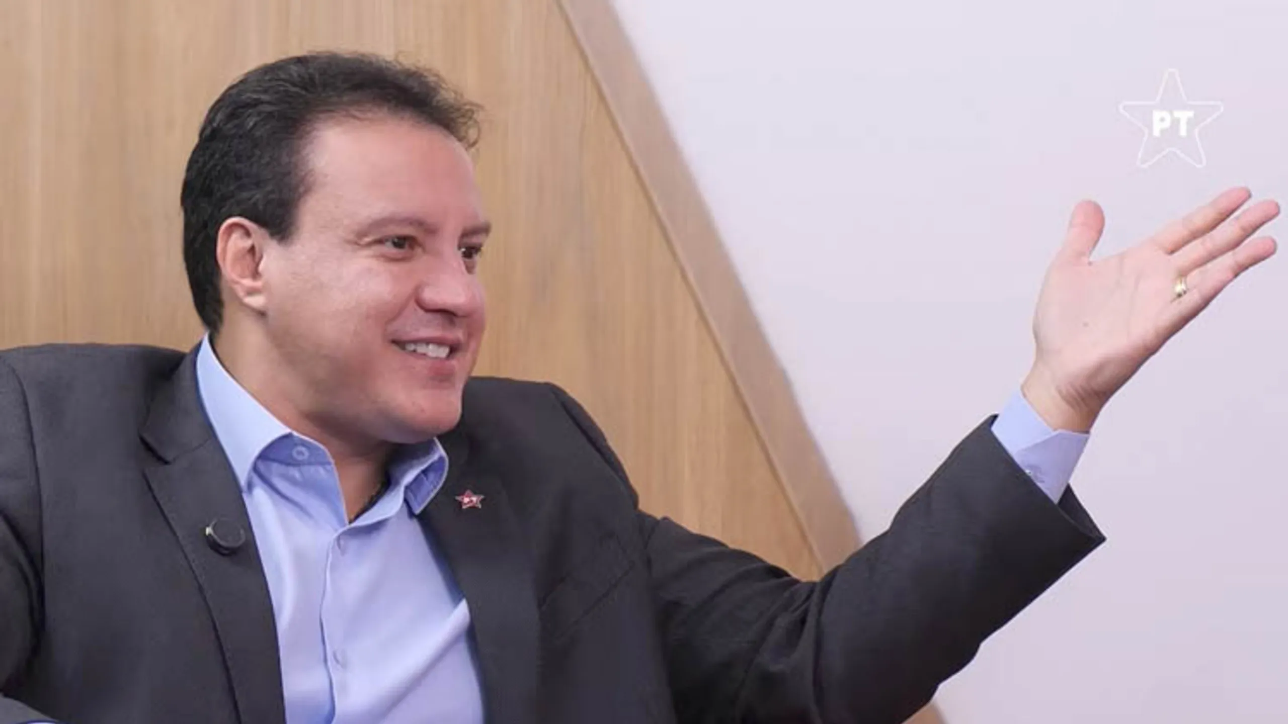 Candidato do PT ao governo do Maranhão se alinha a Lula e destaca educação