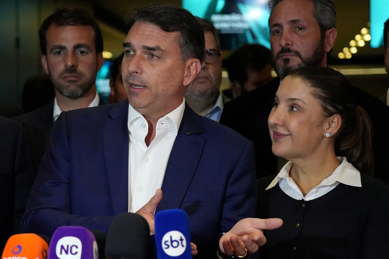 Flávio Bolsonaro: Tecnologia como solução para desigualdade de renda