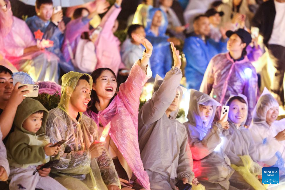 Concerto celebra Dia Nacional em Guizhou, China