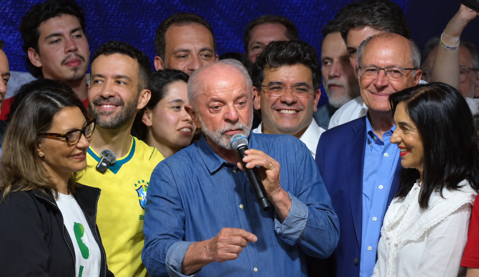 Partidos de centro buscam aproximação com Lula após reeleição